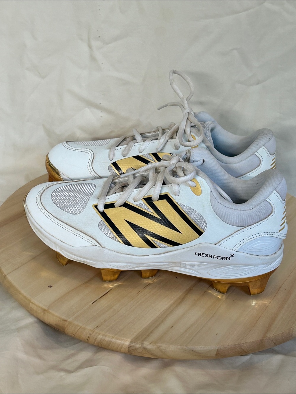 New Balance Fresh Foam Softball Cleats White/Gold/Black Women's US 6.5 D